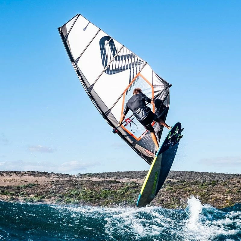 Voile De Windsurf Severn Blade - Red 11 Voile De Windsurf Severn Blade - Red – Image 9