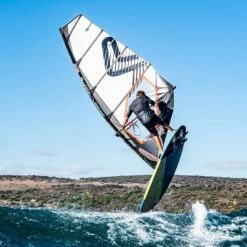 Voile De Windsurf Severn Blade - White -Équipement De Surf Soldes 2024 35cb5b6e4df1da3e61c9b5a6612fa96e536bde19 E21SEVEWAT78071 8